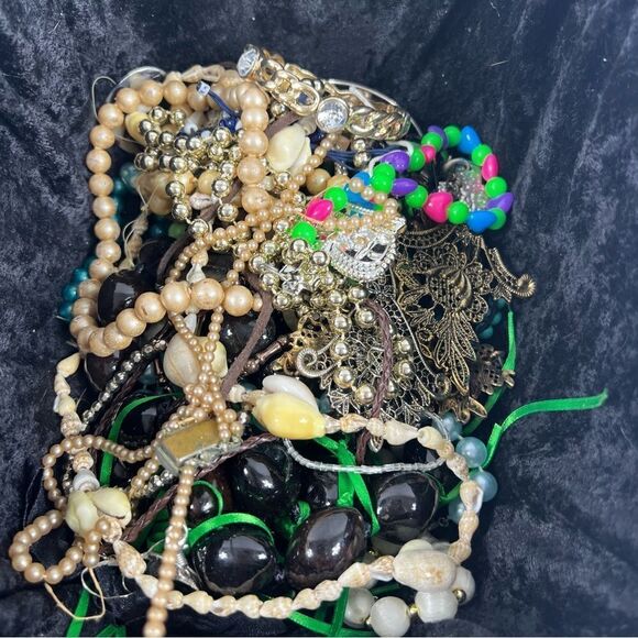 Crafters jewelry and junk drawer 5lbs vintage to current 5 pound scoop - Picture 7 of 8